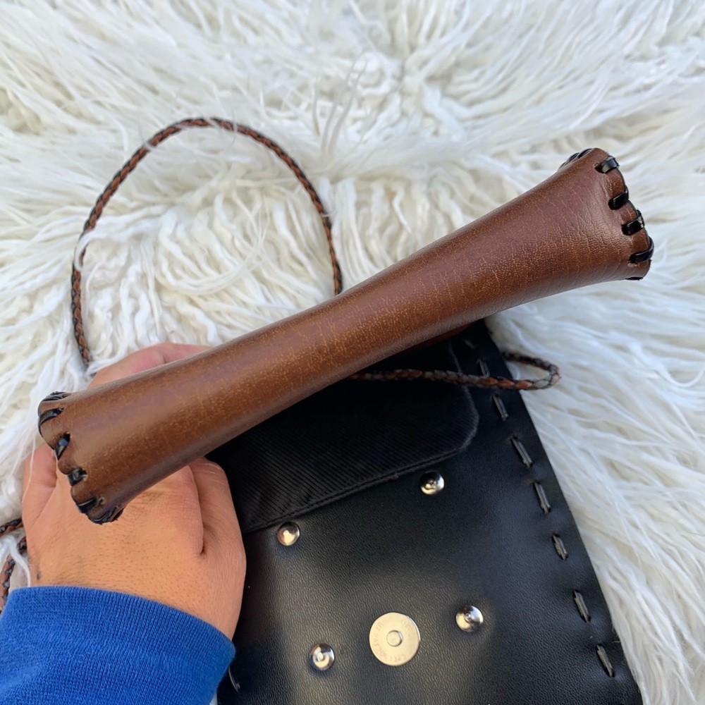 ✨🖤 Super Cute Leather Handmade Crossbody 🖤✨ - Picture 4 of 8